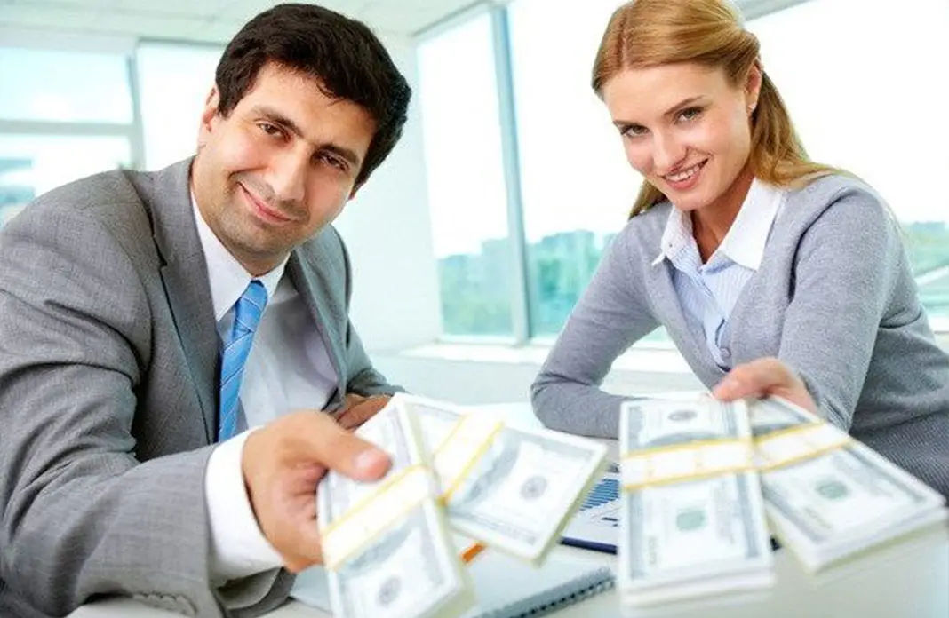 Sinh viên nên đi làm thêm hay không? Lợi ích và thách thức