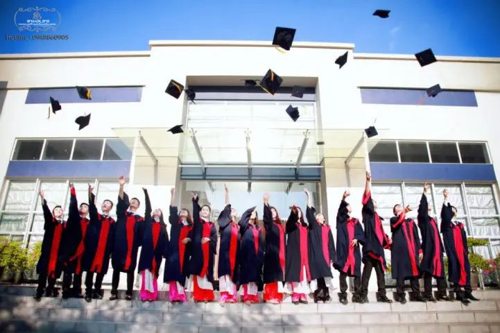 Thành Công Đến Khi Làm Bằng Đại Học