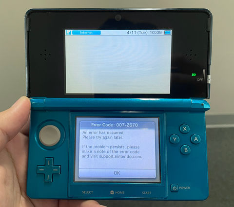 a photo of the Nintendo eShop on a 3DS failing to load