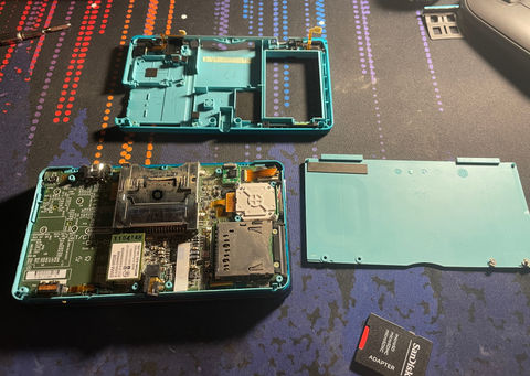 A clean disassembled Nintendo 3DS