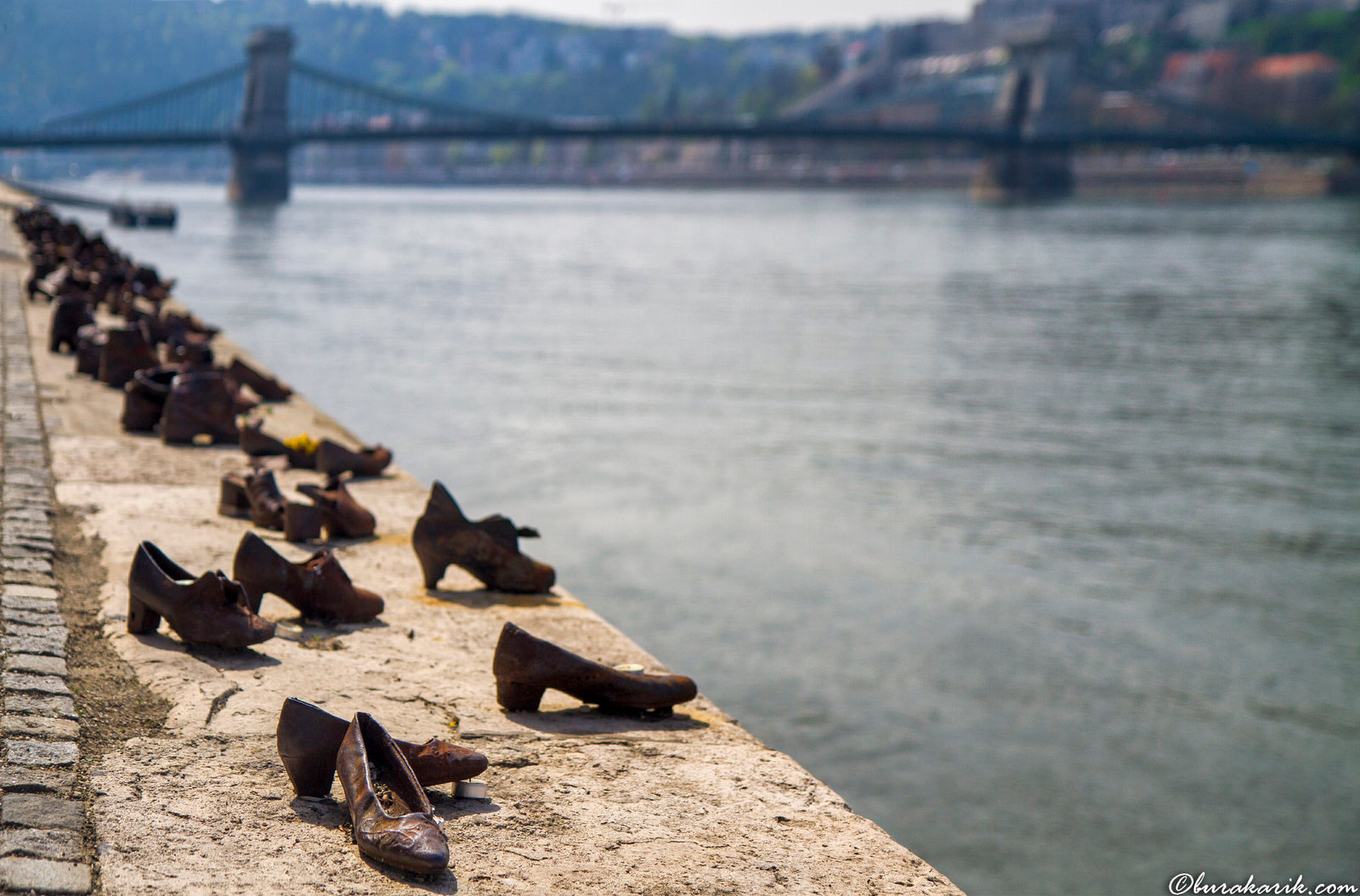 Tuna Nehrindeki Ayakkabılar