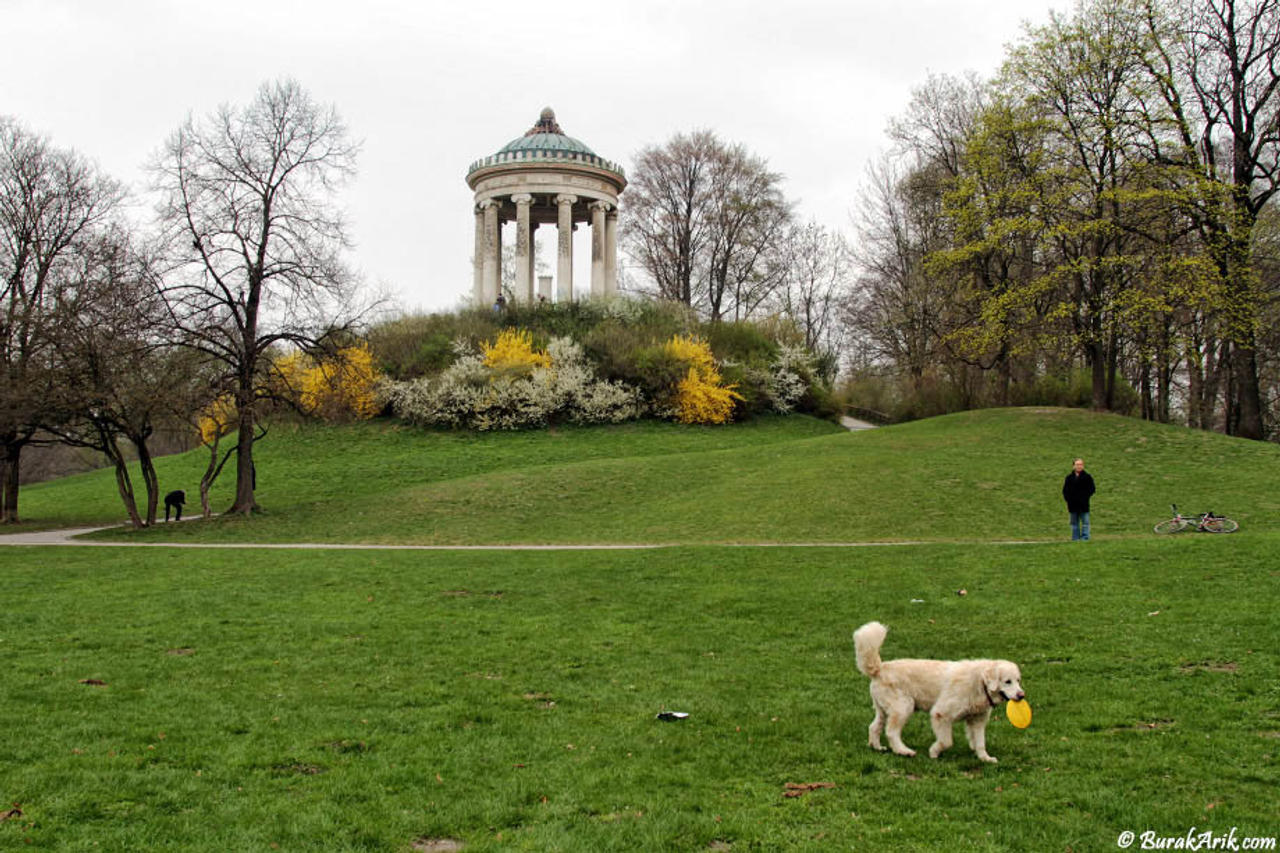 Monopteros Inside English Garden