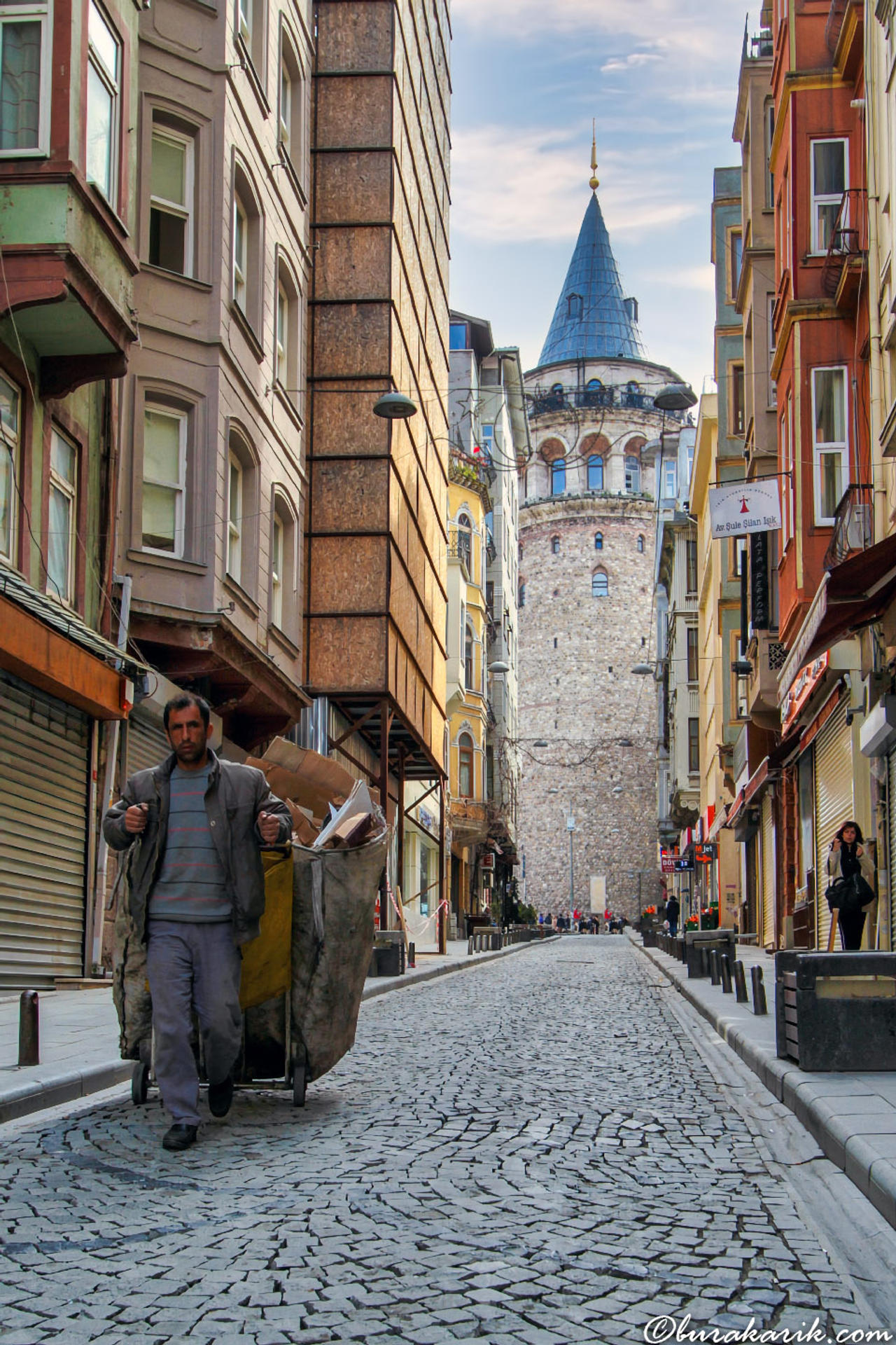 Galata Sokaklarında Bir Eskici