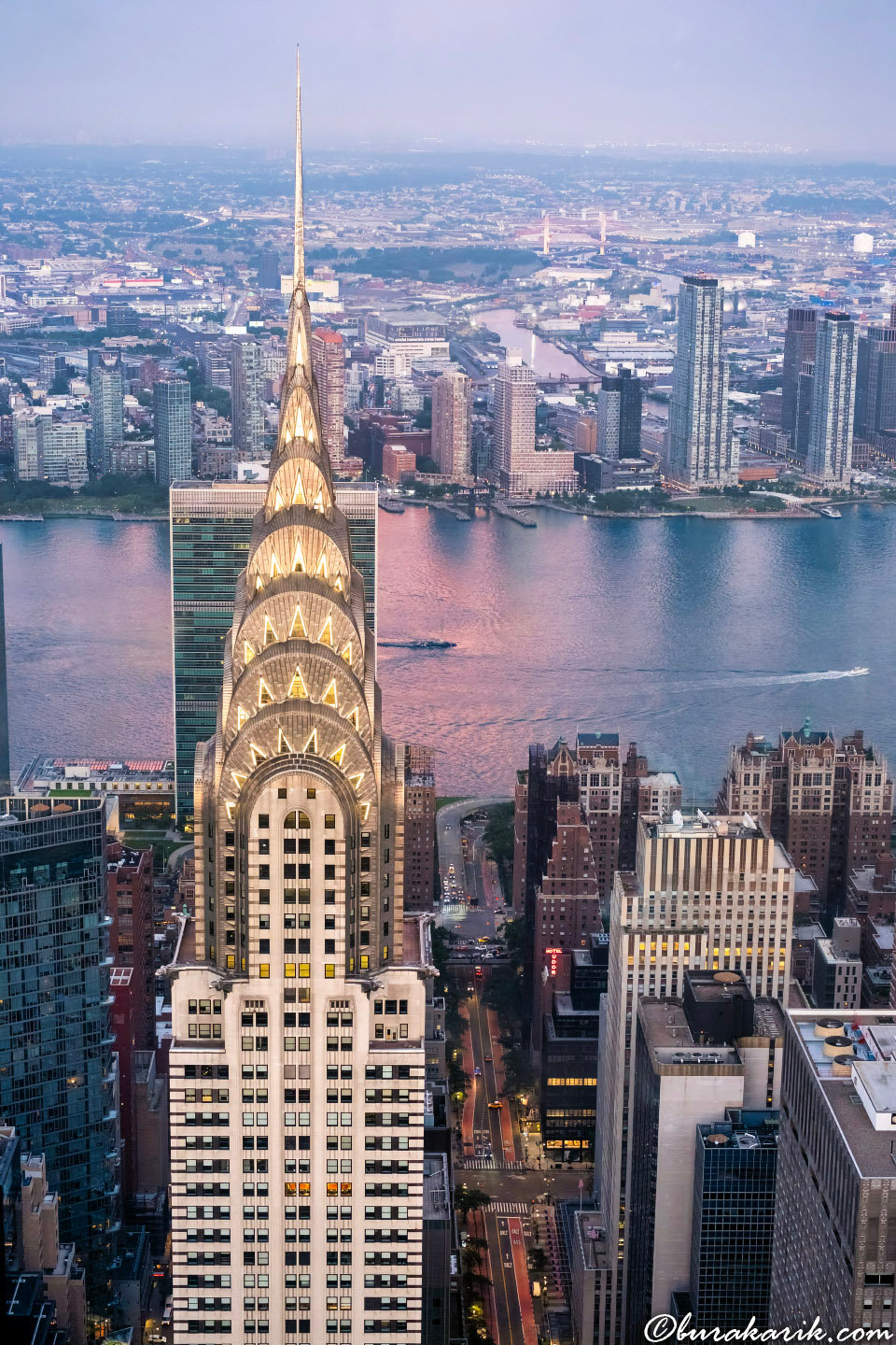 Alacakaranlıkta İkonik Chrysler Binası