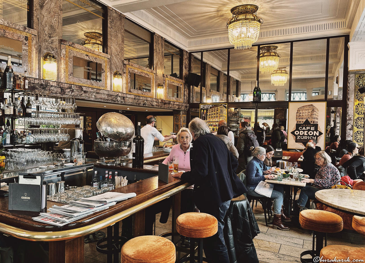 Café Odeon'da Dehanın Yankıları