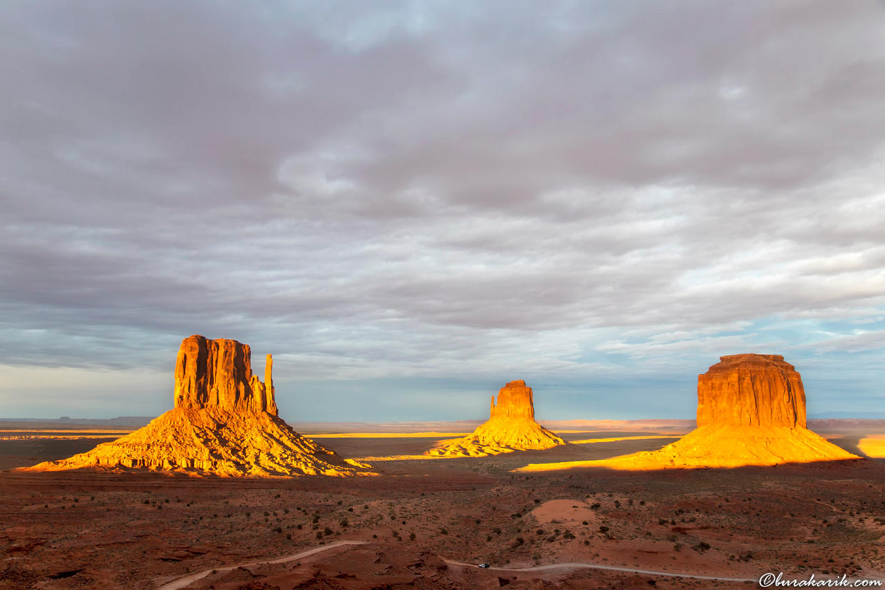Awe-Inspiring Sunset Magic in Monument Valley