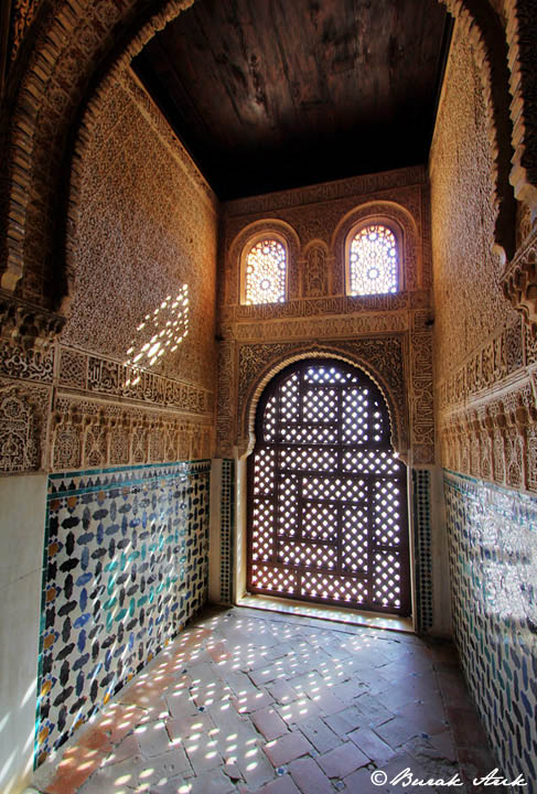Elhambra'ya süzen Işık