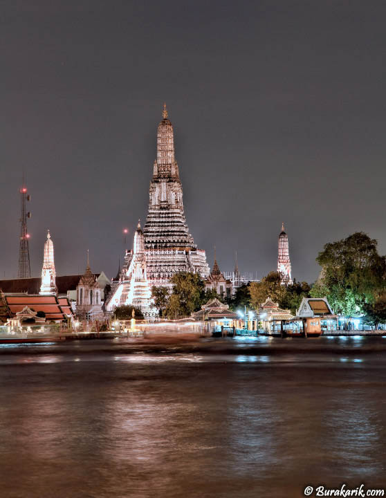 Chao Phraya Nehri ve Wat Arun