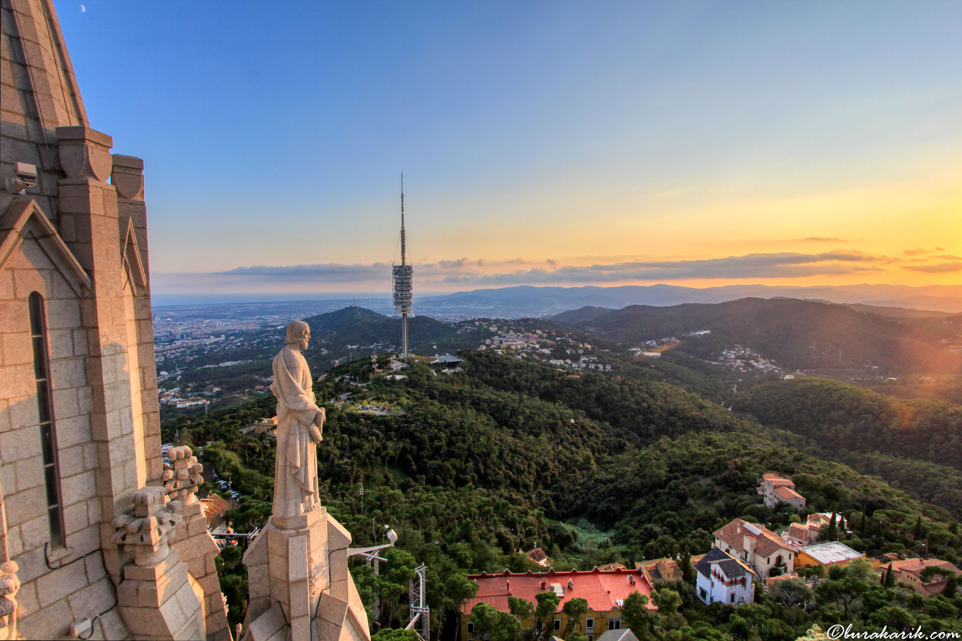 Tibidabo'dan Mont Serrat Manzarası