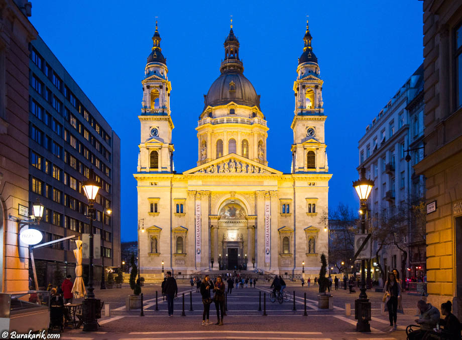 Mavi Işıkta St.Stephen Bazilikası