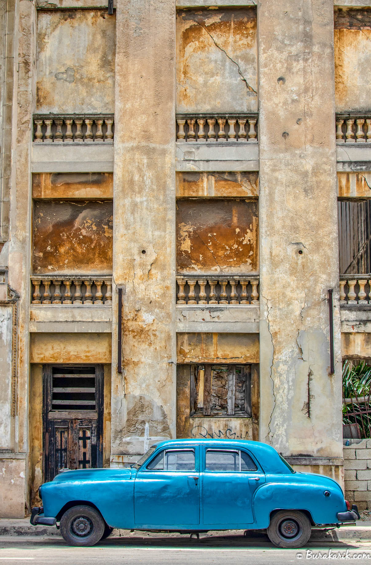 Cars in Havana - II