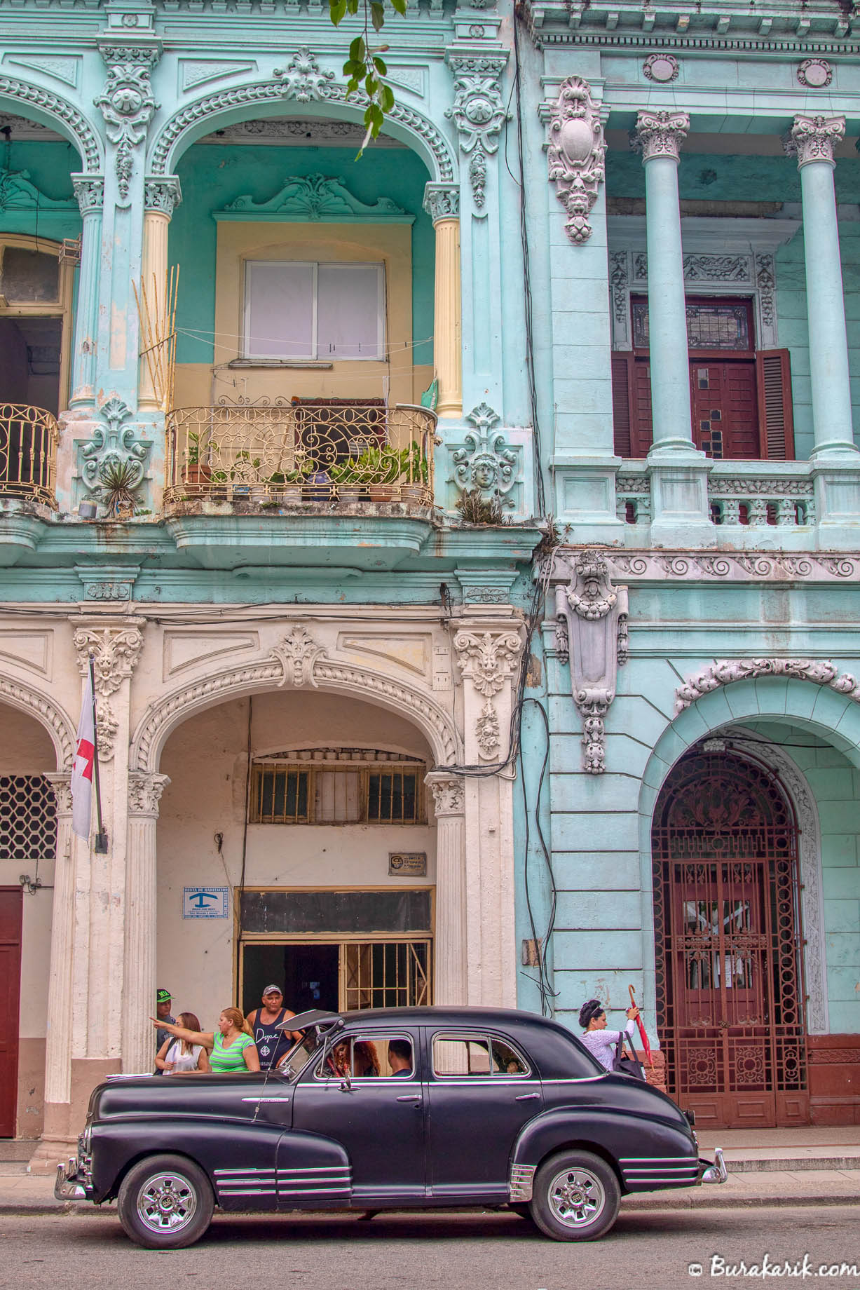 Cars in Havana - V