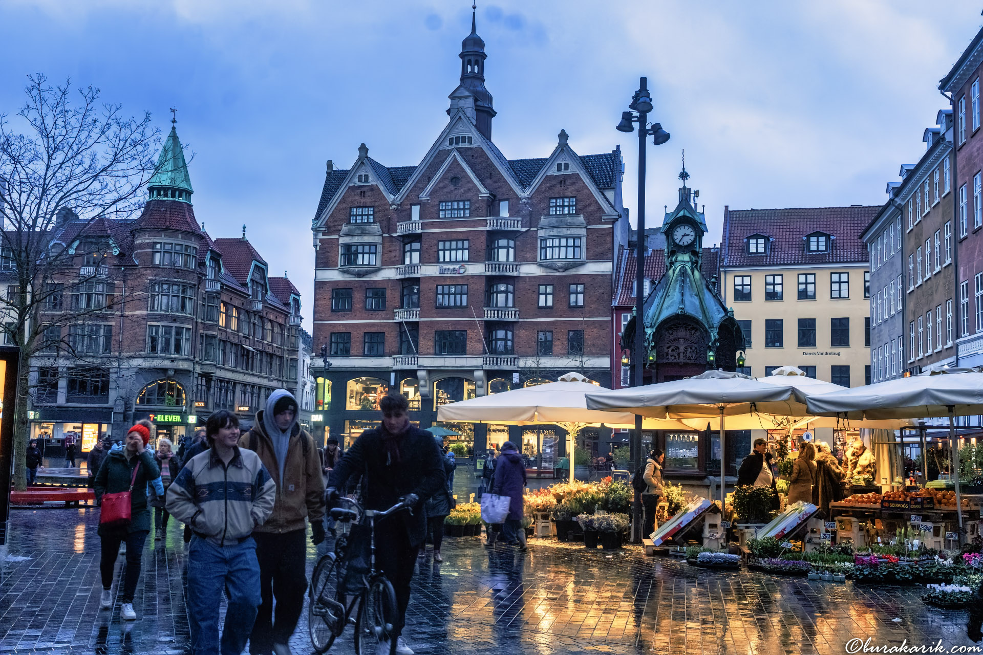 Strøget'te Çiseleyen Yankılar