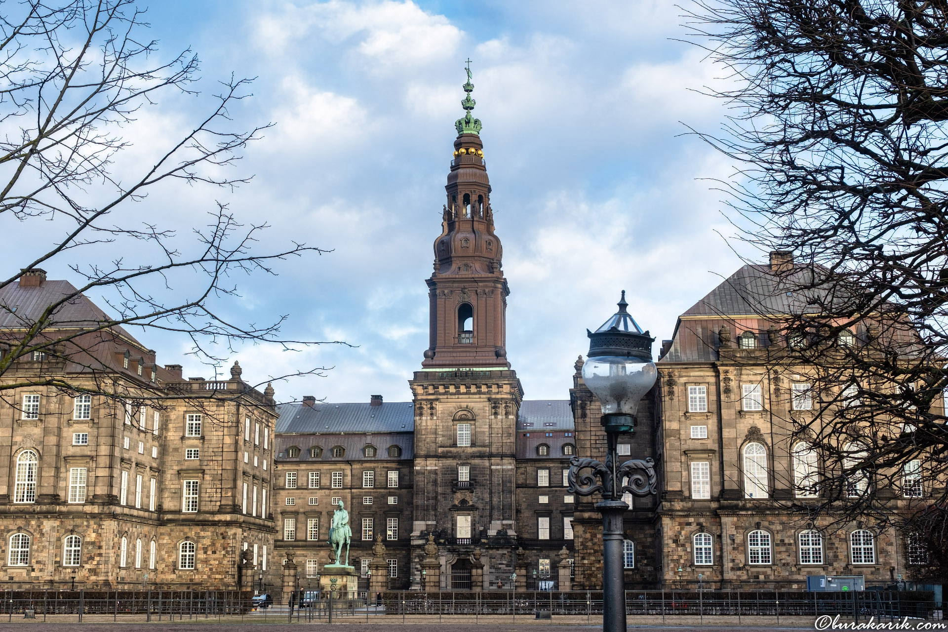 Gücün Yankıları: Christiansborg Sarayı