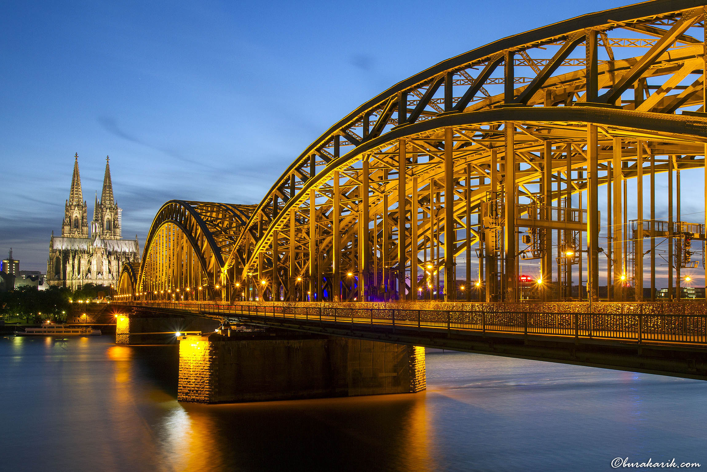 Köln Katedrali ve Hohenzollern Köprüsü