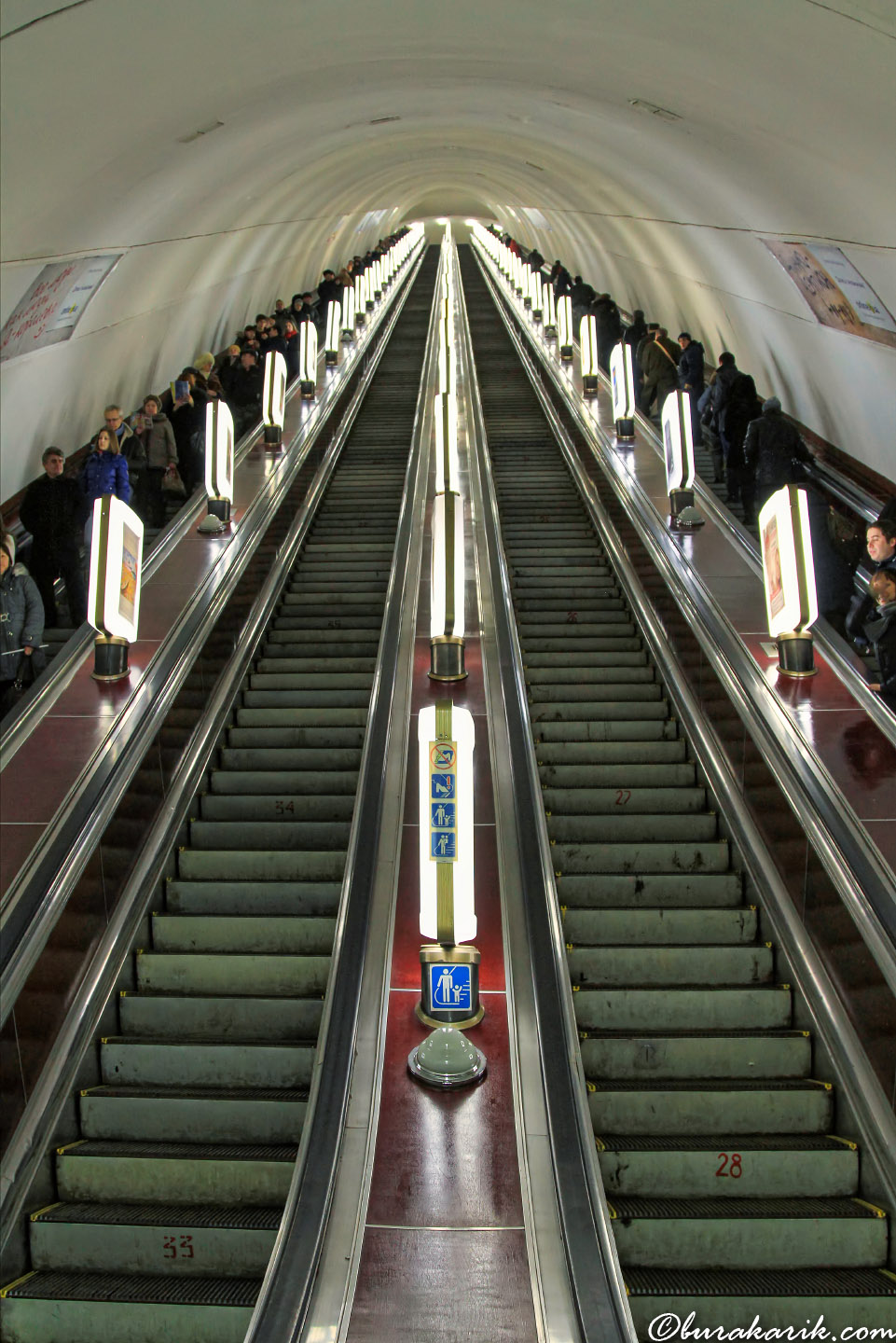 Metroda Yürüyen Merdivenler