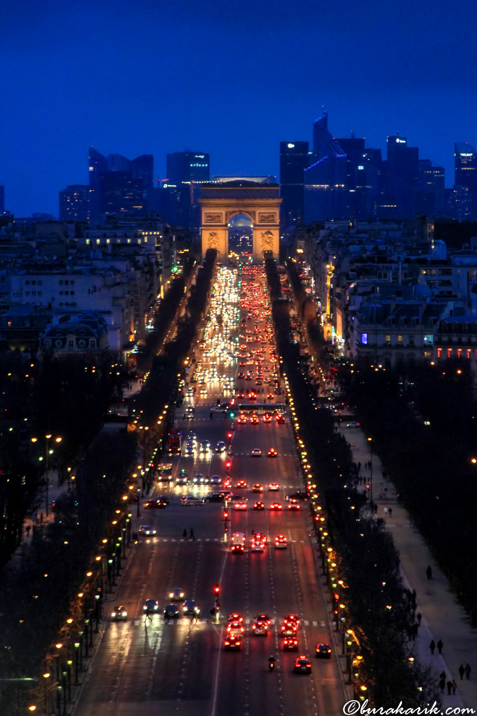 Champs-Elysées 'de Gece