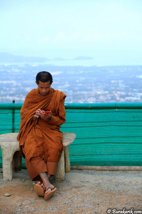 Instagrammer Monk