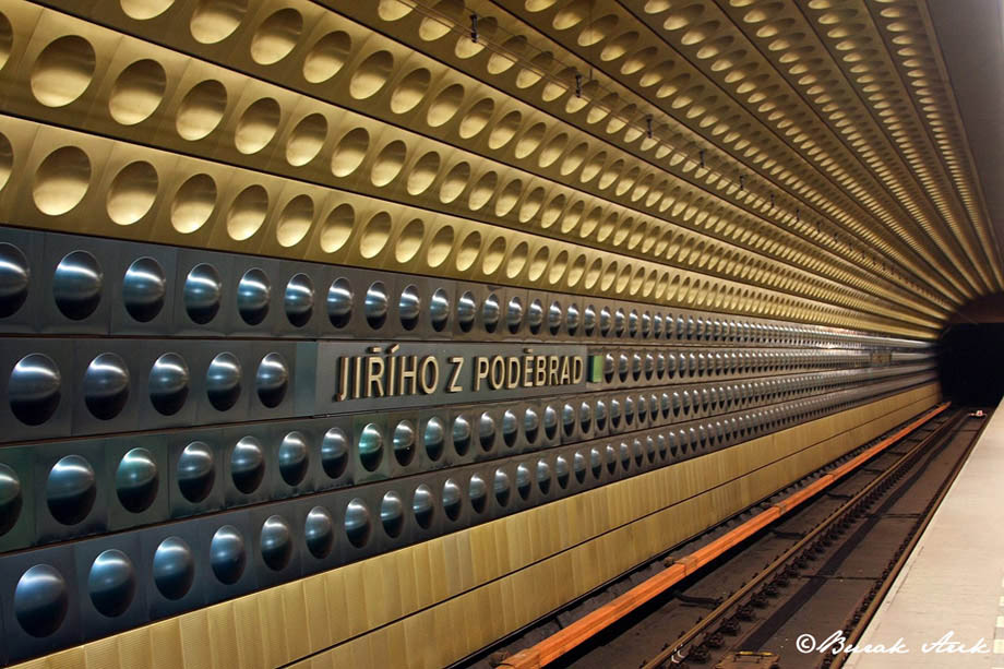 Jiriho z Podebrad subway station