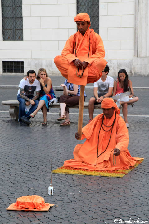 Piazza Navona'da Sokak Göstericileri