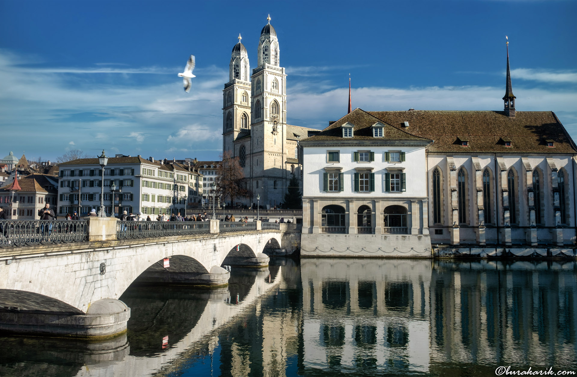 Grossmünster ve Limmat Yansımaları