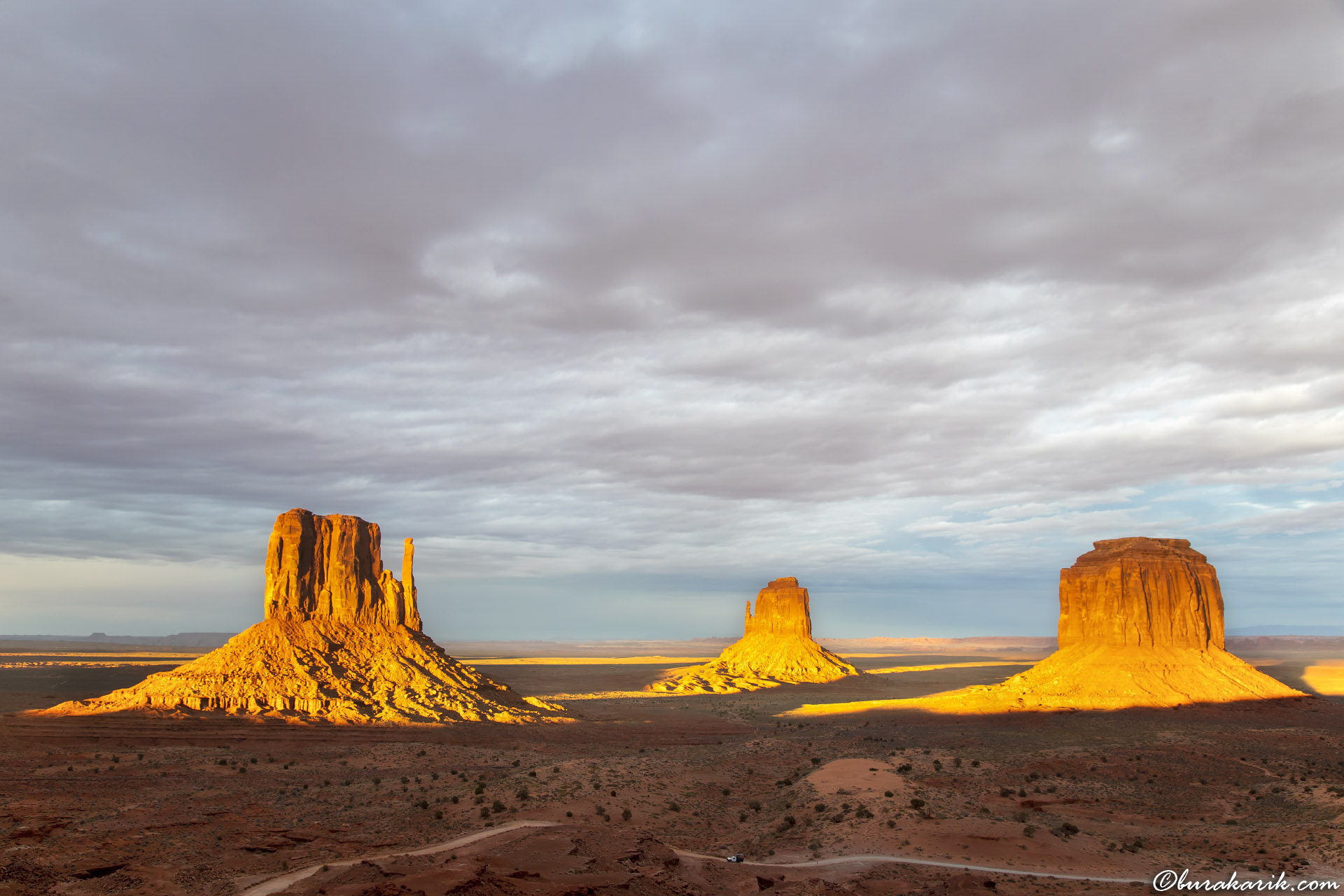 Monument Valley'de Nefes Kesen Günbatımı