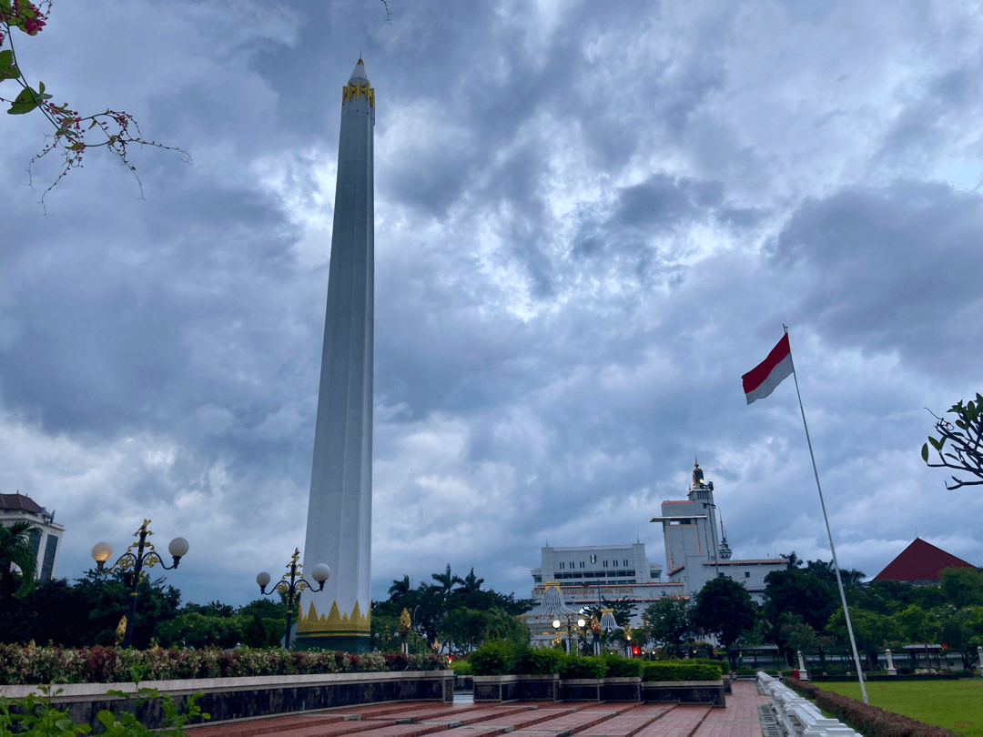 Obelisk in surabaya