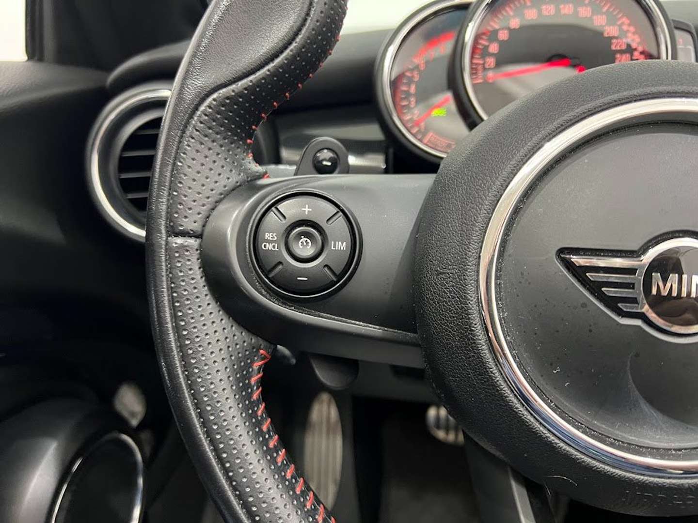 Mini Cabrio John Cooper Works - 2018 - Joinsteer - #10