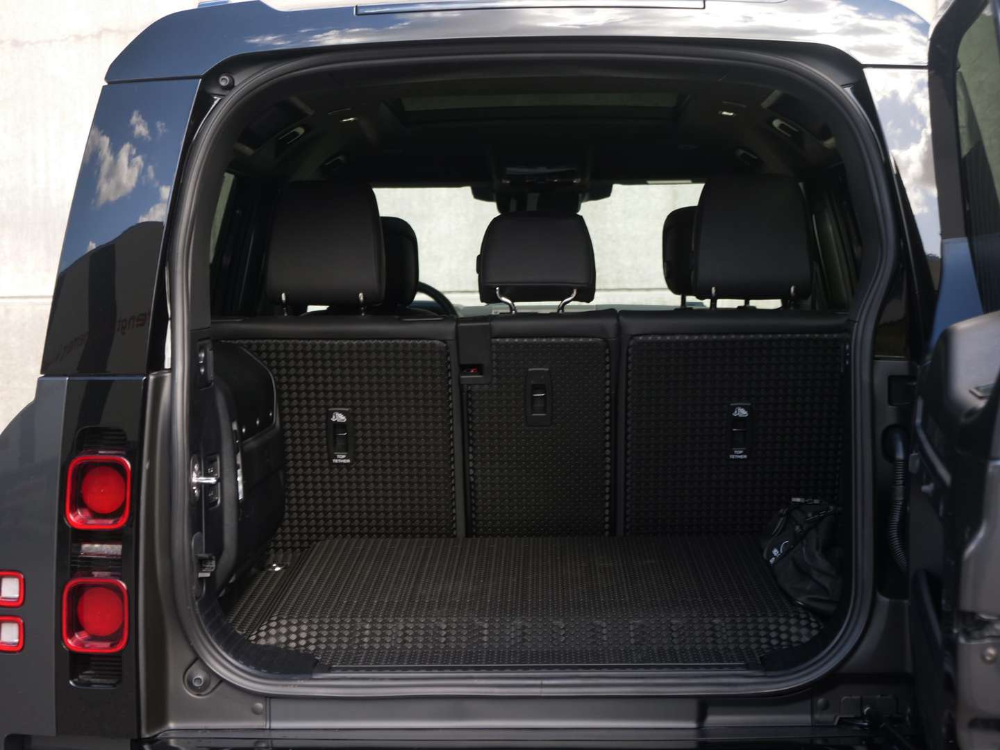 Land Rover Defender X-Dynamic HSE P300e - 2025 - Joinsteer - #2