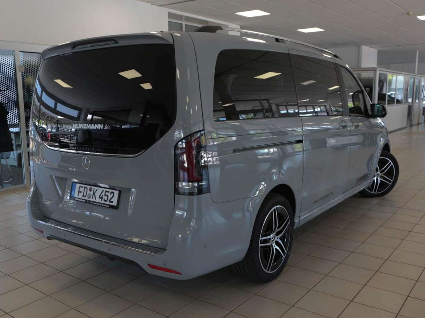 Mercedes V-Class STYLE V 300 D - 2025 - Joinsteer - #2