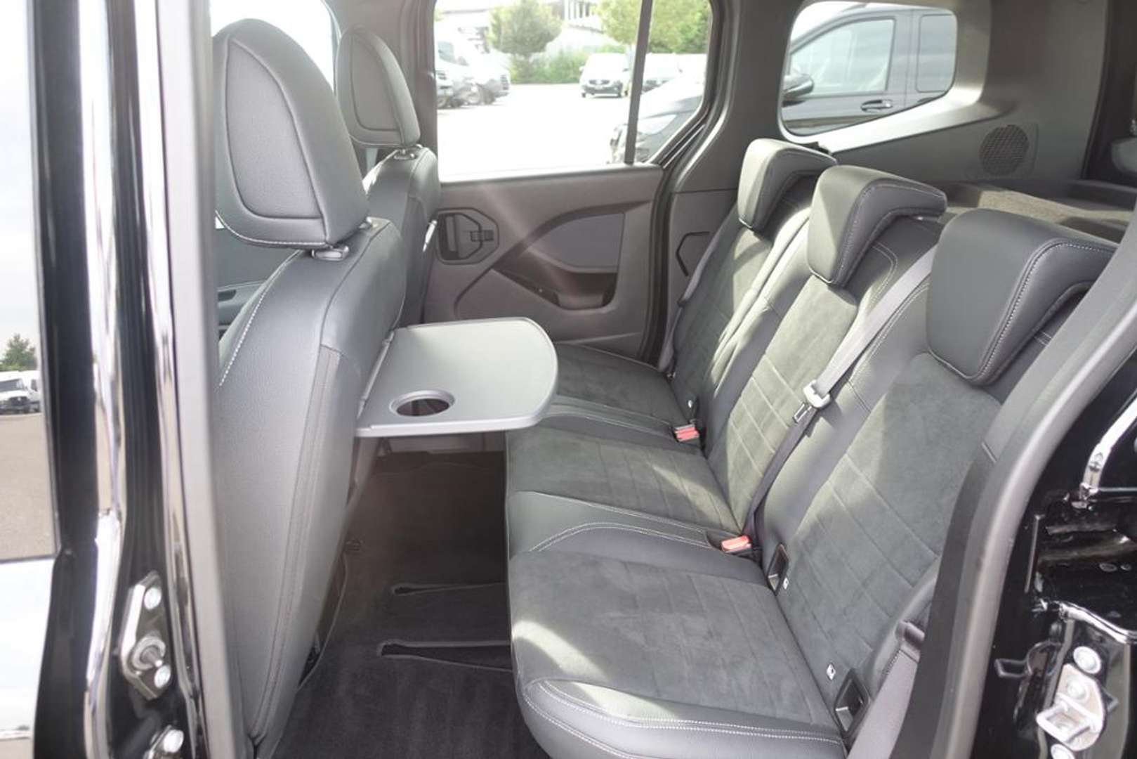 Mercedes T-Class Progressive Edition T 180 D - 2025 - Joinsteer - #11