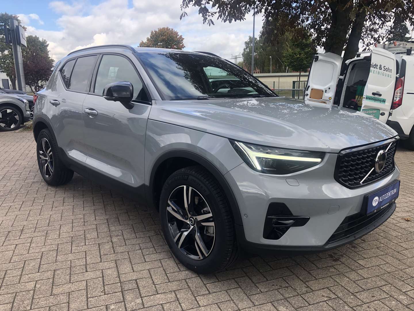 Volvo XC40 Plus B3 - 2025 - Joinsteer - #2
