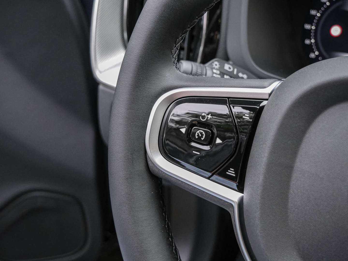 Volvo XC60 Plus T8 - 2025 - Joinsteer - #15