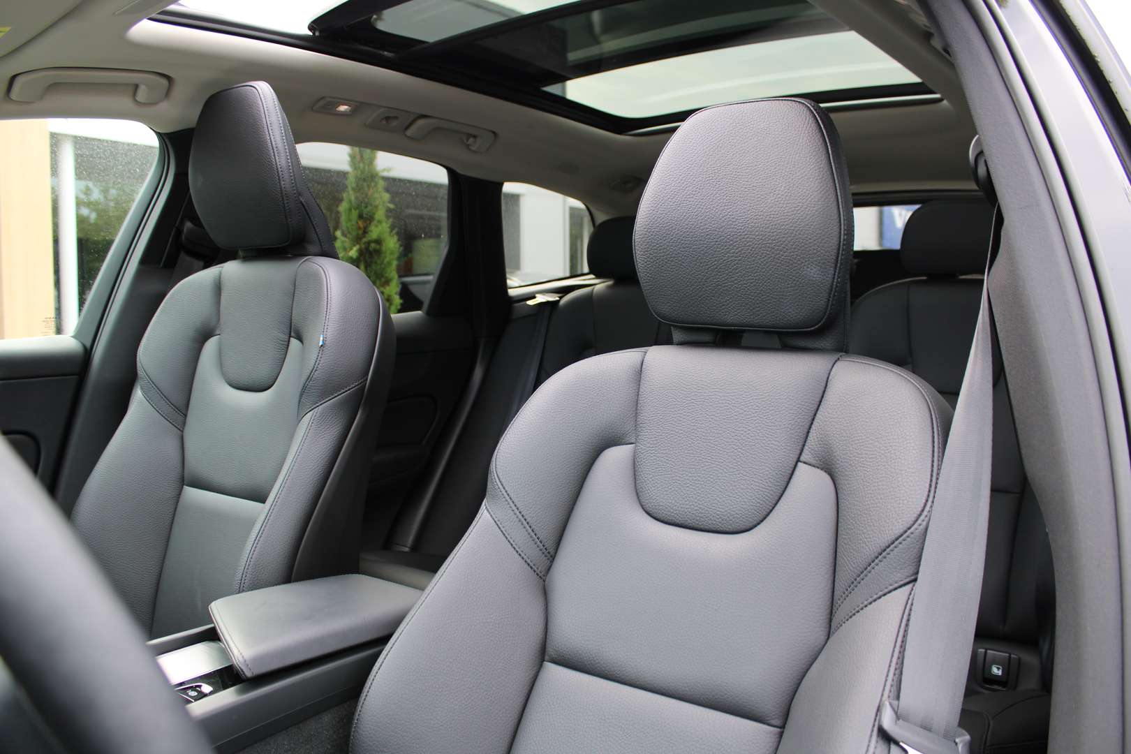 Volvo XC60 Plus Bright 2.0 T6 Plug-in Hybrid - 2023 - Joinsteer - #10