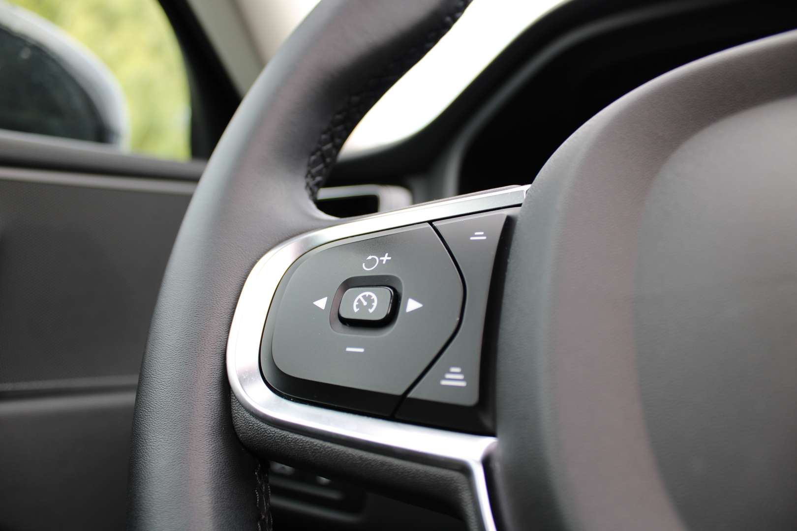 Volvo XC60 Plus Bright 2.0 T6 Plug-in Hybrid - 2023 - Joinsteer - #14