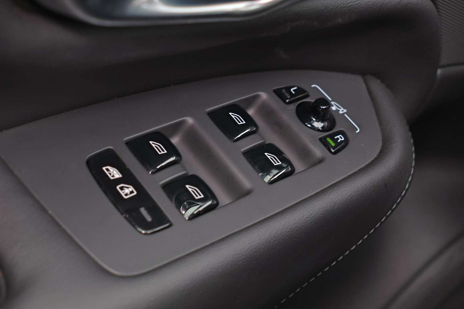 Volvo XC90 Core T8 Recharge - 2024 - Joinsteer - #12