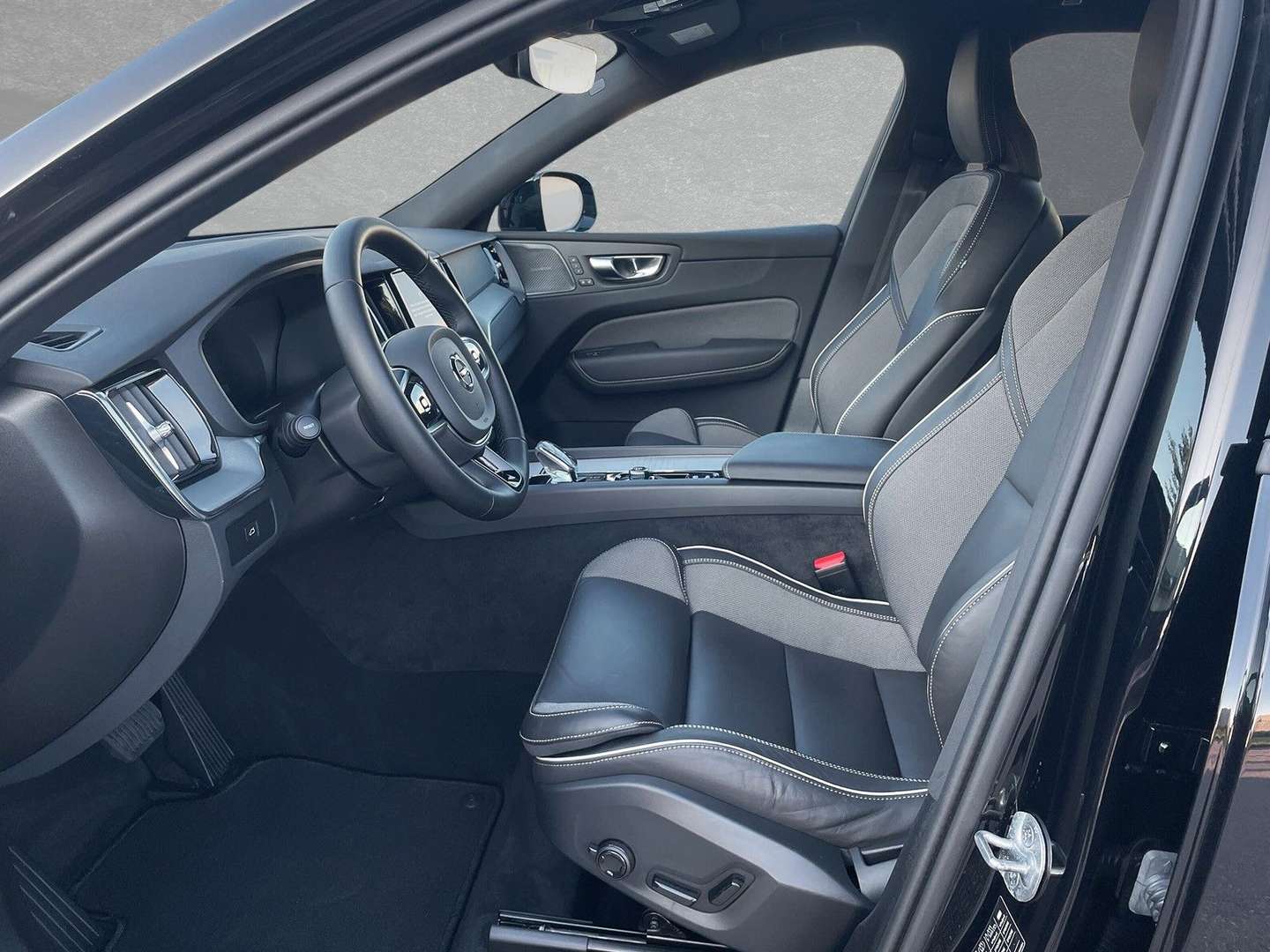Volvo XC60 Plus B5 - 2025 - Joinsteer - #2