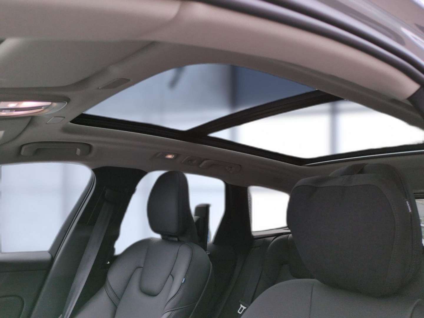 Volvo XC60 Plus Dark Recharge Plug-In Hybrid - 2025 - Joinsteer - #20