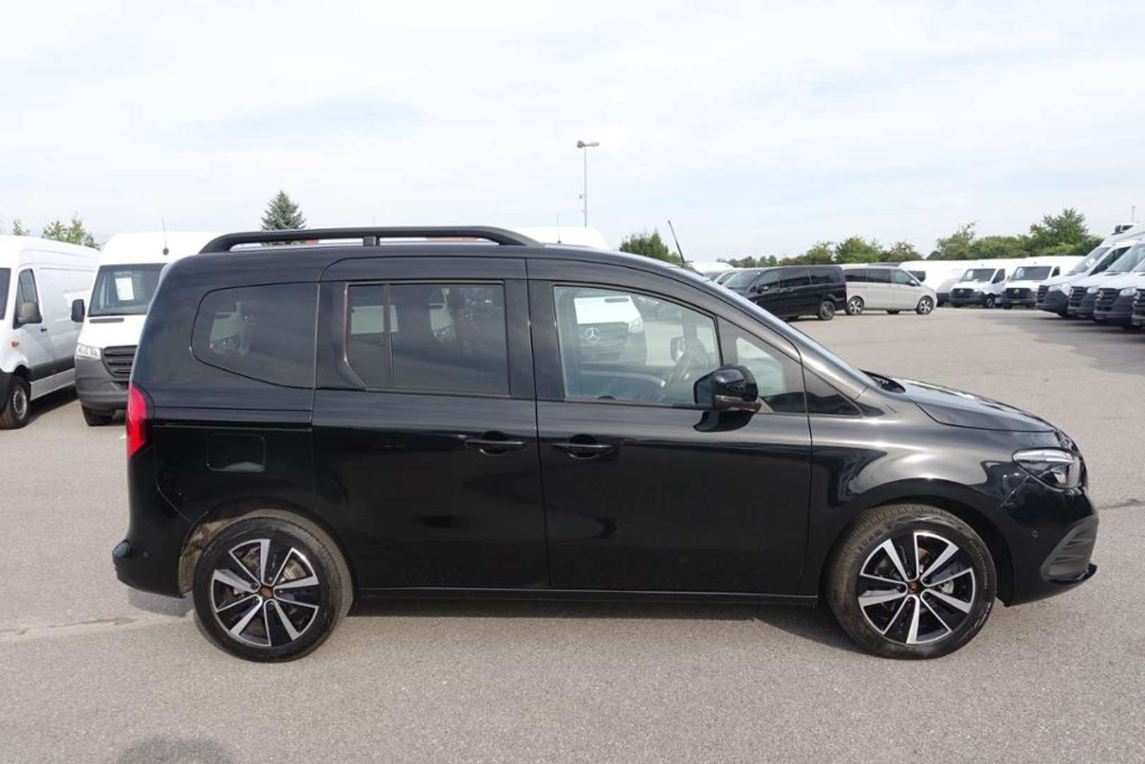 Mercedes T-Class Progressive Edition T 180 D - 2025 - Joinsteer - #4