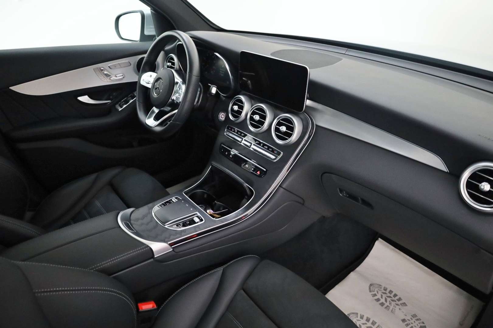 Mercedes GLC AMG-Line 300 E - 2022 - Joinsteer - #2