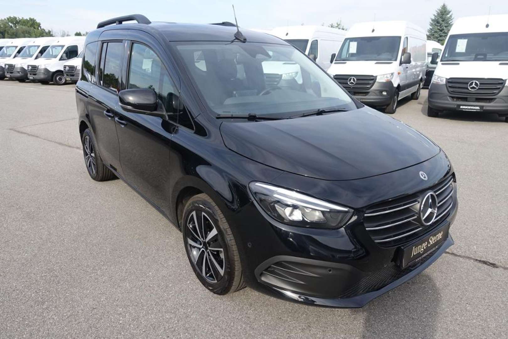 Mercedes T-Class Progressive Edition T 180 D - 2025 - Joinsteer - #2