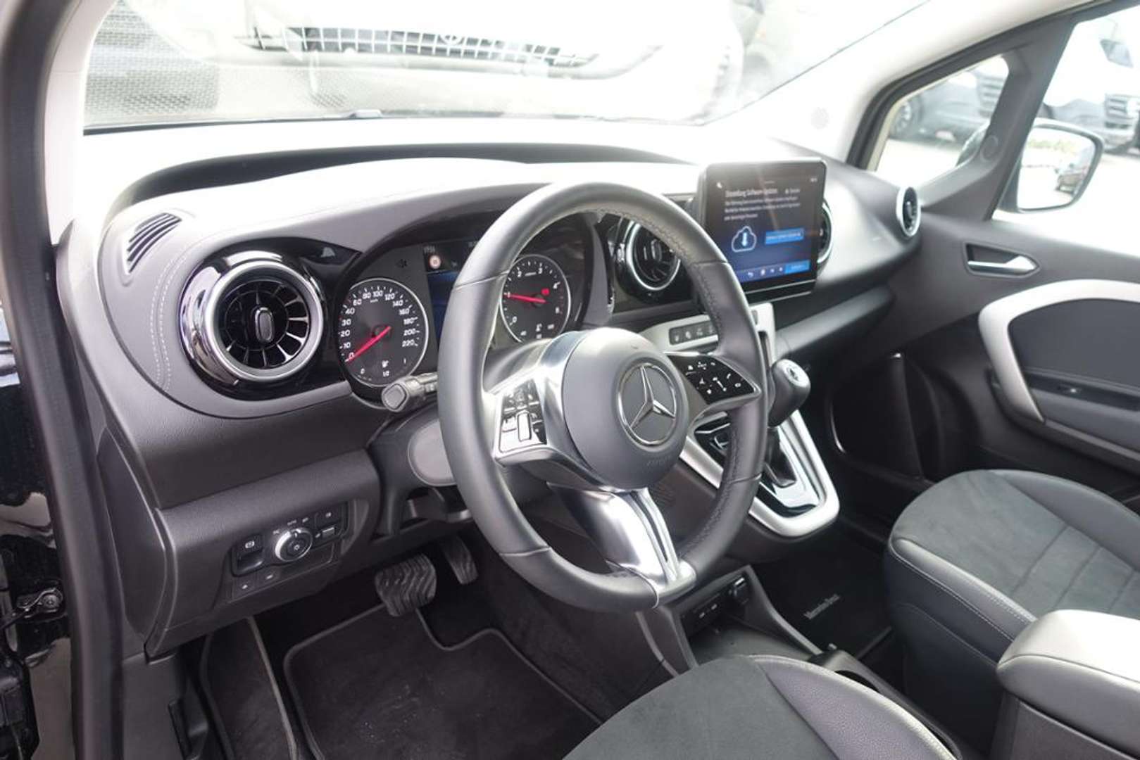 Mercedes T-Class Progressive Edition T 180 D - 2025 - Joinsteer - #7