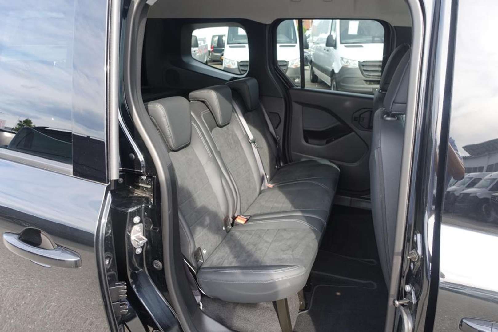 Mercedes T-Class Progressive Edition T 180 D - 2025 - Joinsteer - #12