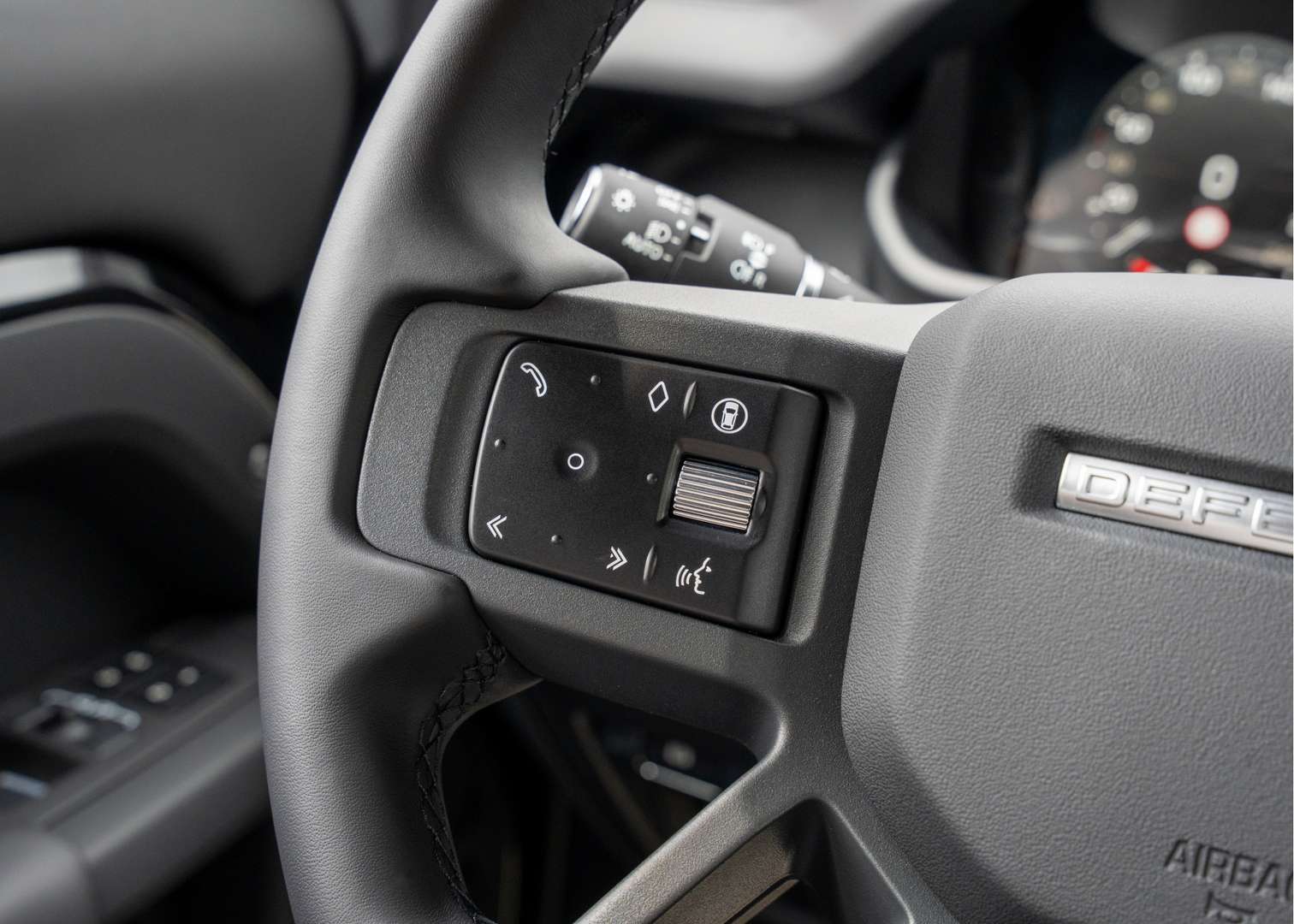 Land Rover Defender X-Dynamic HSE P300e - 2025 - Joinsteer - #18