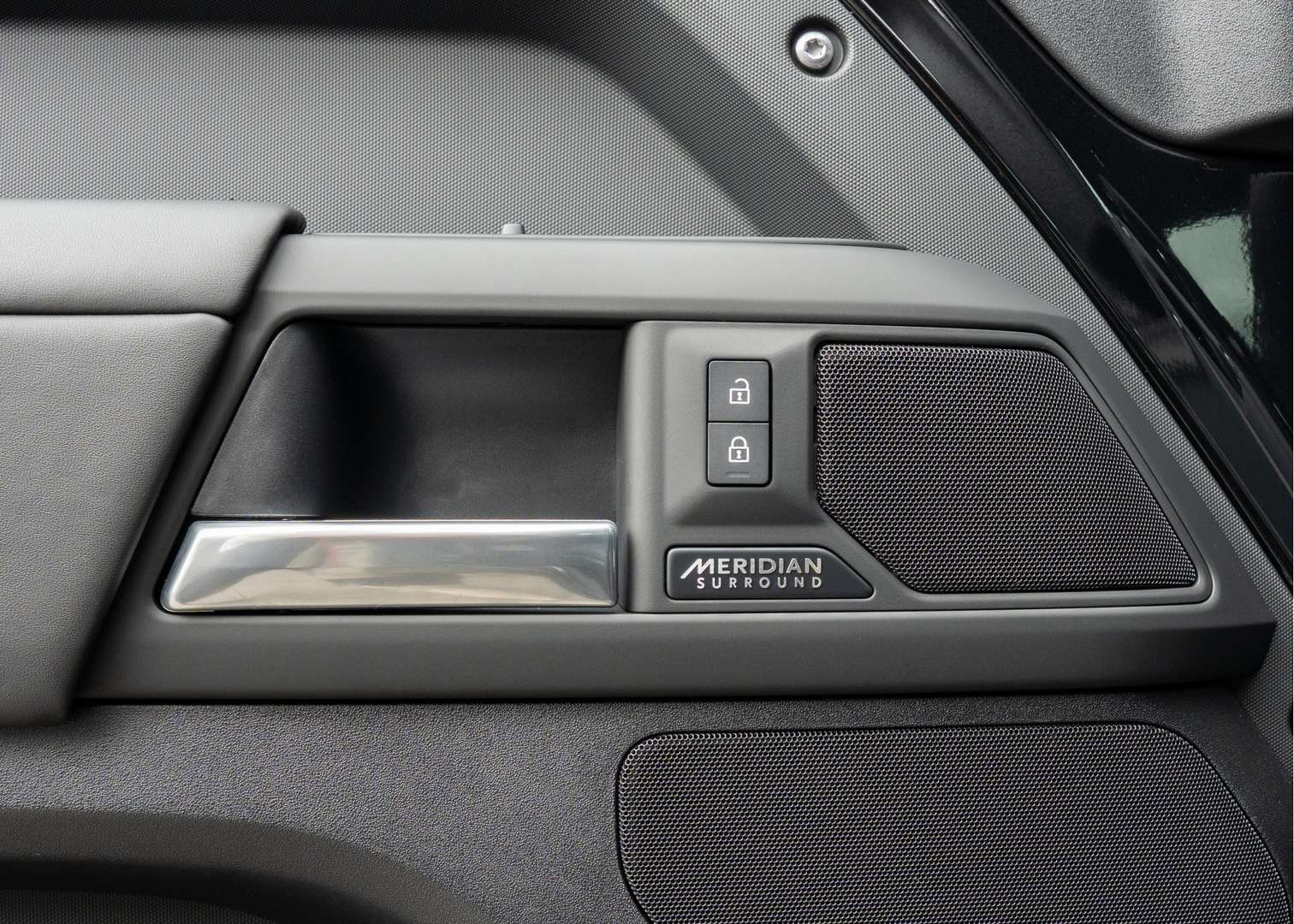 Land Rover Defender X-Dynamic HSE P300e - 2025 - Joinsteer - #26