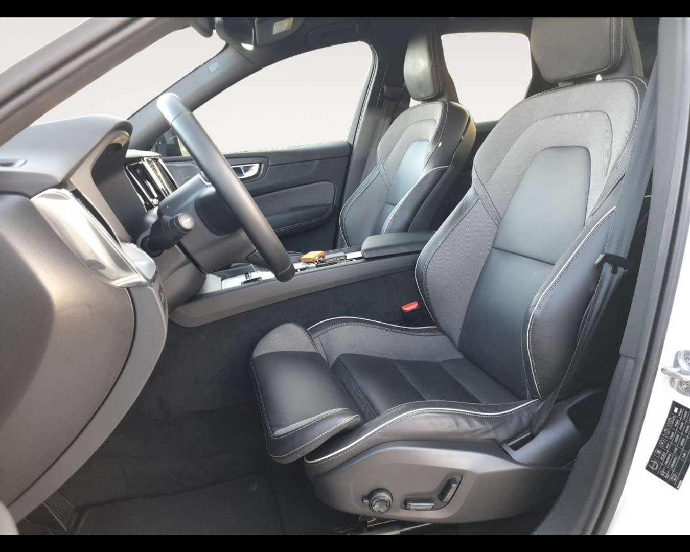 Volvo XC60 PLUS T6 PLUG-IN HYBRID - 2025 - Joinsteer - #9