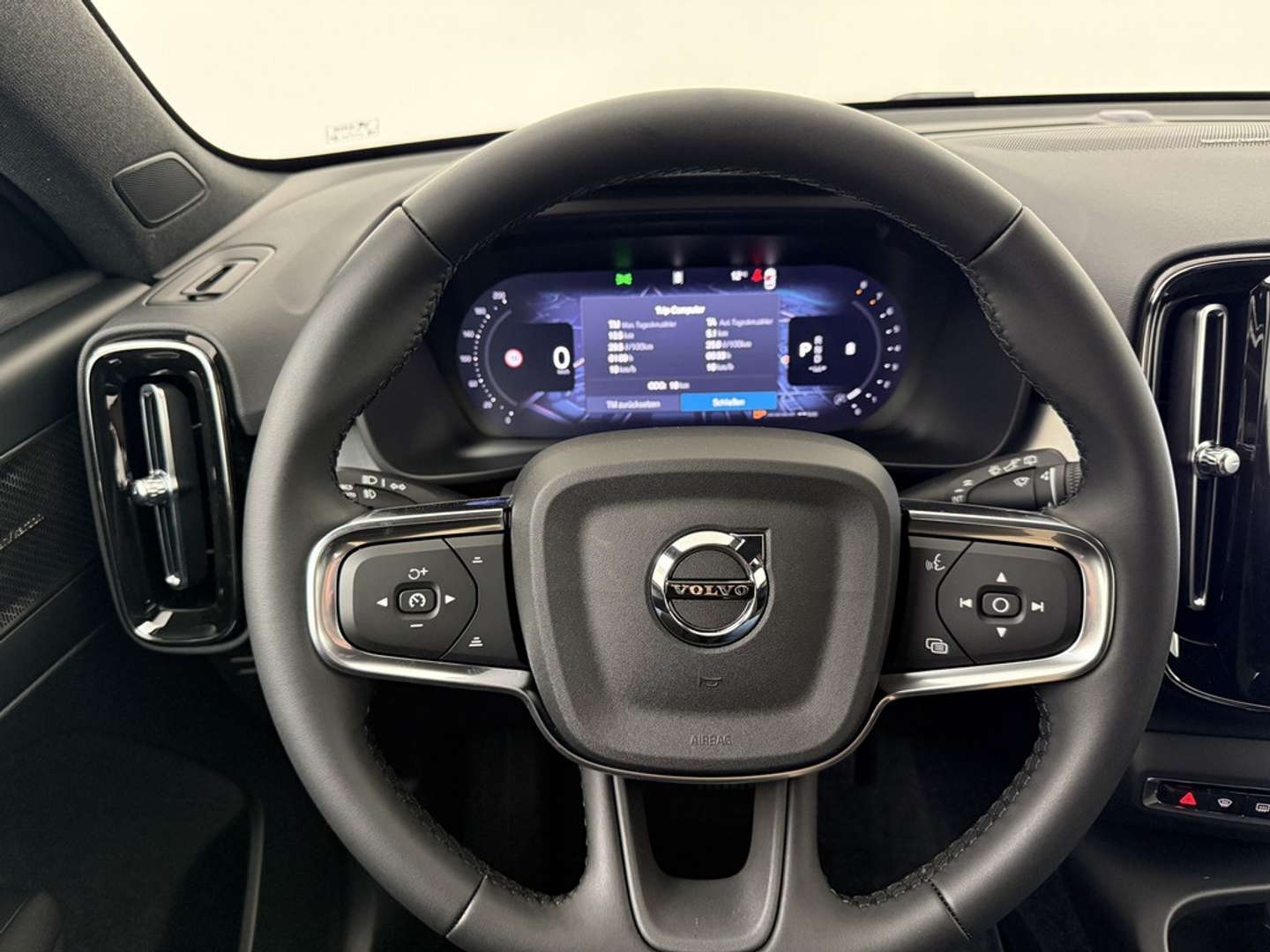 Volvo XC40 Plus B3 - 2025 - Joinsteer - #12