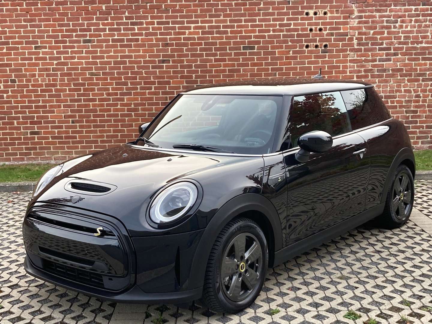 Mini Cooper SE Essential Trim - 2023 - Joinsteer - #2