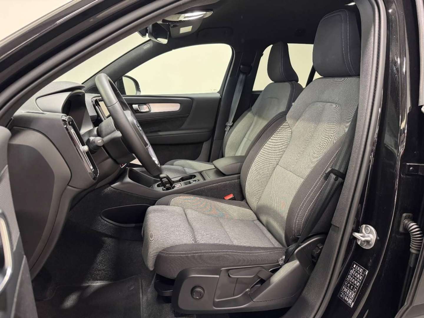 Volvo XC40 Core B3 - 2025 - Joinsteer - #5