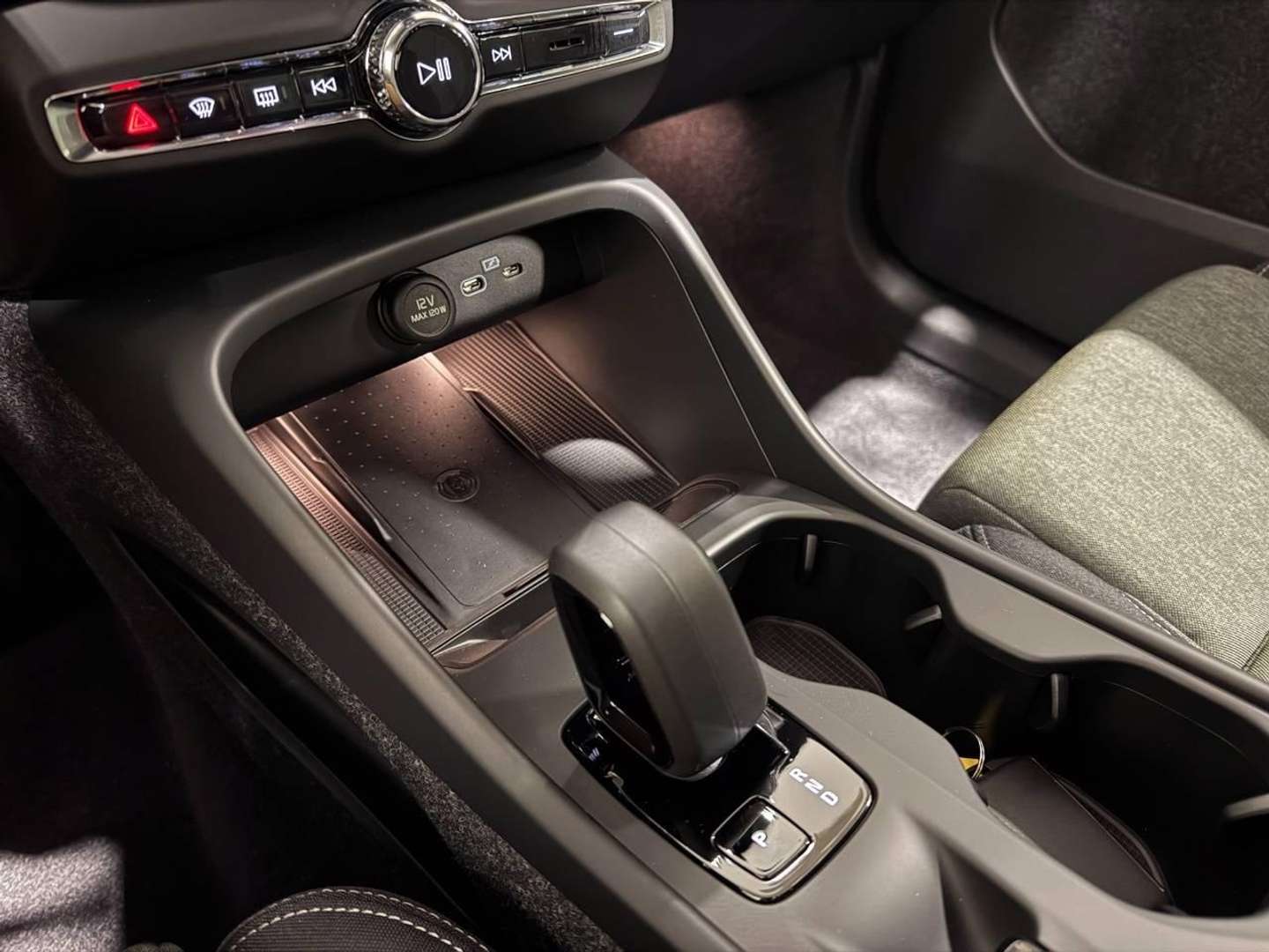 Volvo XC40 Core B3 - 2025 - Joinsteer - #6